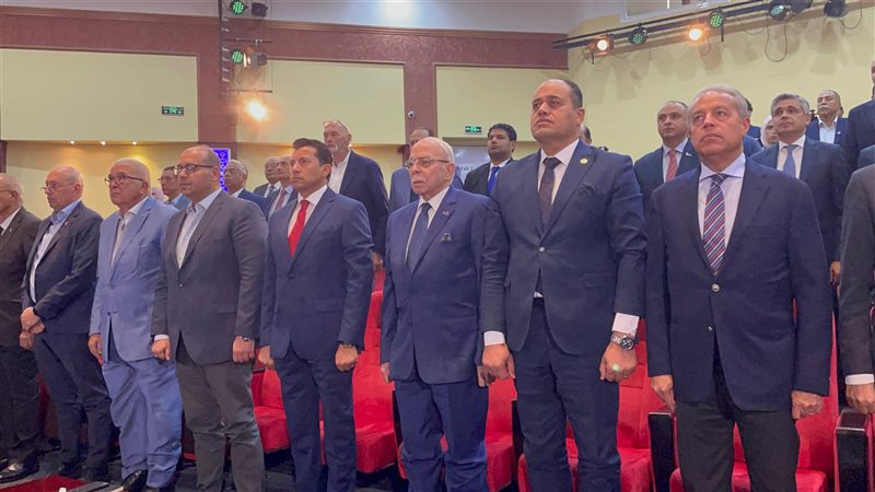 وزير الرياضة مع رؤساء