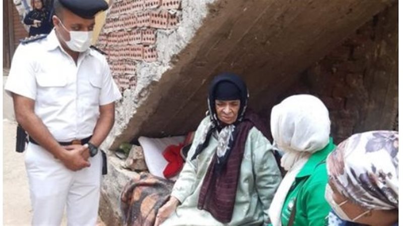 أمن القاهرة يساعد