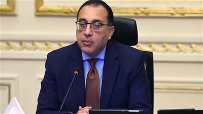 رئيس الوزراء يتفقد مكتب بريد الخارجة بالوادي الجديد
