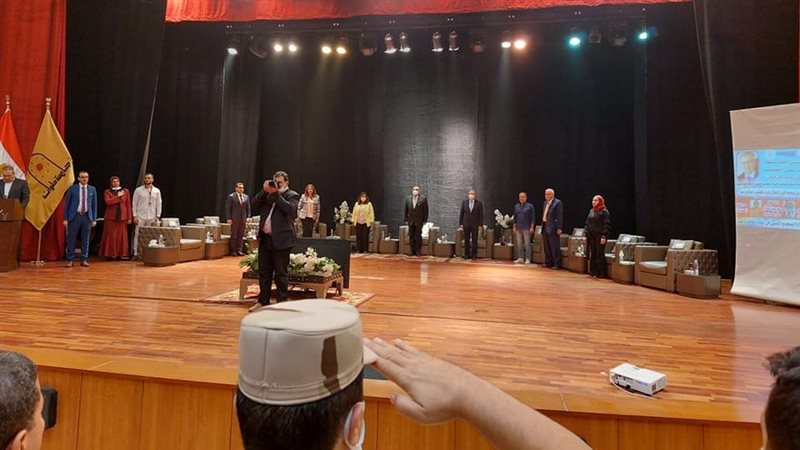 جانب من الندوة 