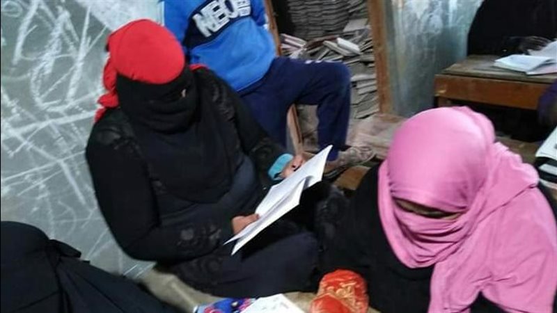 جانب من العمل داخل