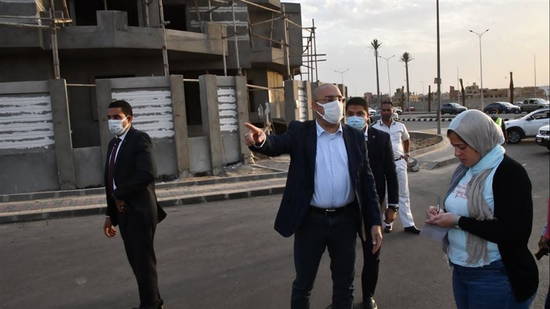 وزير الإسكان يتفقد