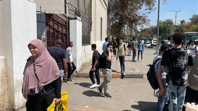 فرحة طلاب الصف الأول الثانوي بالجيزة لسهولة امتحاني اللغة الثانية والجغرافيا (فيديو)