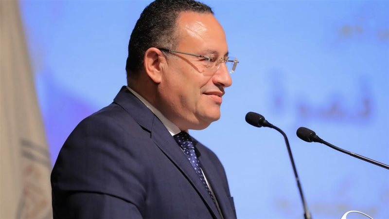 الدكتور عبد العزيز