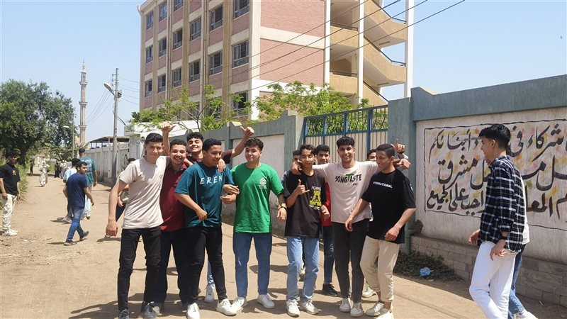 طلاب ٢ ثانوي بالدقهلية،