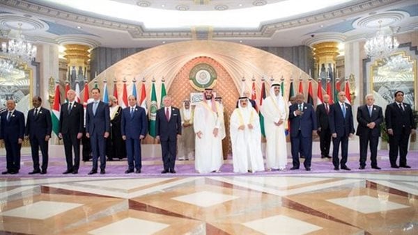 أمیر قطر یصل المنامة للمشارکة فی الدورة 33 من القمة العربیة