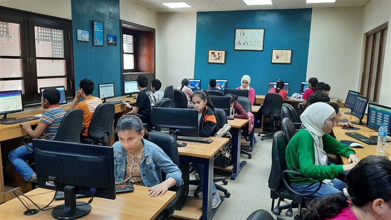 جانب من التدريب بمكتبة