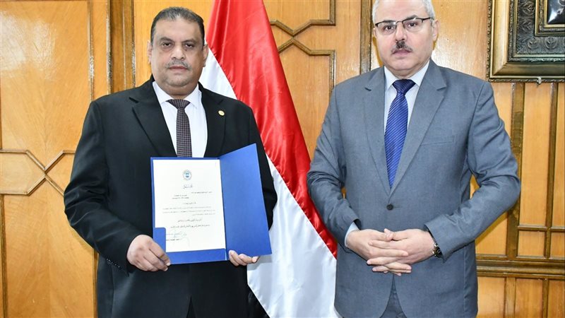 رئيس جامعة قناة السويس