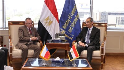 وزير الاتصالات يبحث مع سفير التشيك تعزيز التعاون بمجالات التحول الرقمي