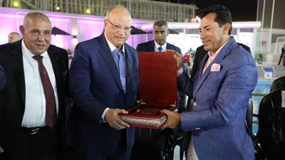 محافظ القاهرة يفتتح المشروع المتكامل بمركز التنمية الشبابية بالتجمع (صور)