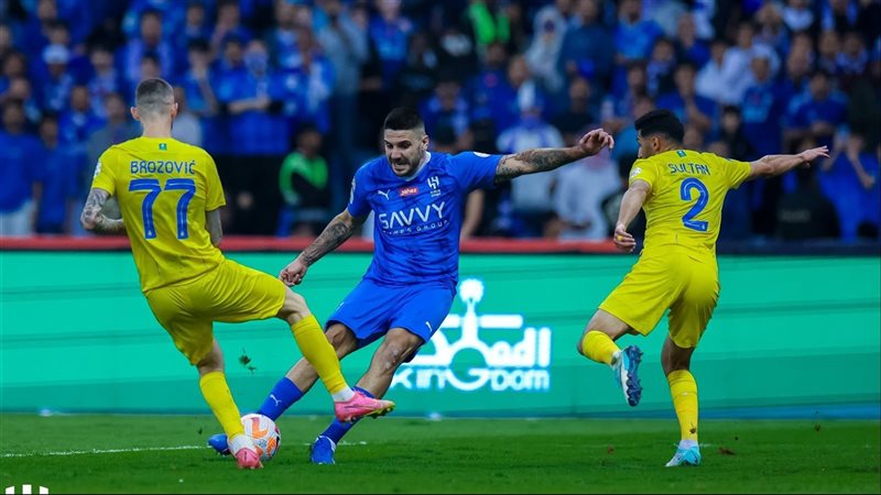 تشكيل الهلال أمام