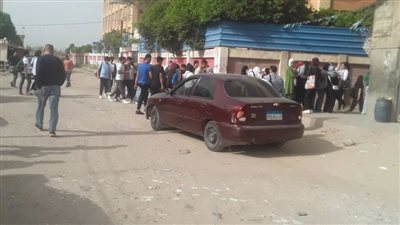  طلاب الشهادة الإعدادية بالإسكندرية يؤدون امتحان اللغة العربية 