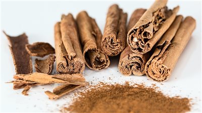 فوائد القرفة لمرضى السكري وحل مشاكل البشرة