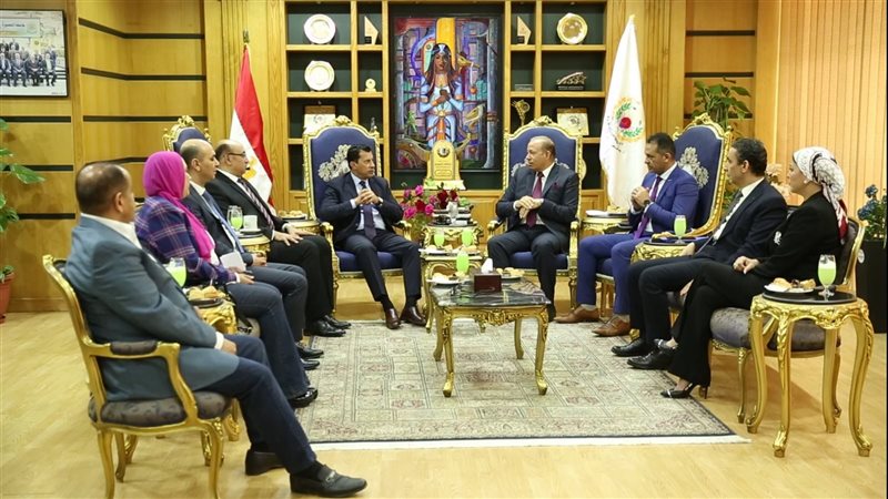 وزير الشباب في جامعة