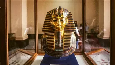 رحلة إلى مصر القديمة وأسرار عن حياة توت عنخ آمون بالمتحف الكبير (فيديو)