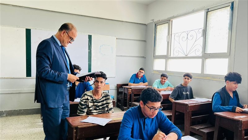 جانب من متابعة امتحانات