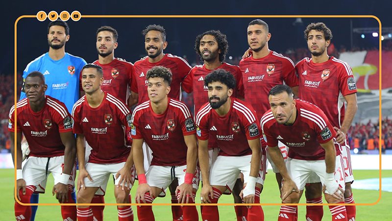 فريق الكرة بالنادي