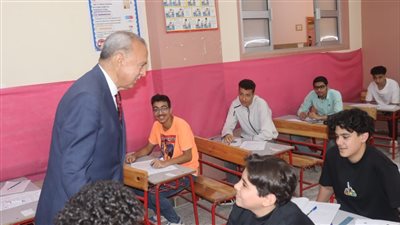 بسبب تداول امتحان اللغة الإنجليزية لإعدادية القليوبية، إحالة رئيس لجنة وطالبة وآخرين للتحقيق 