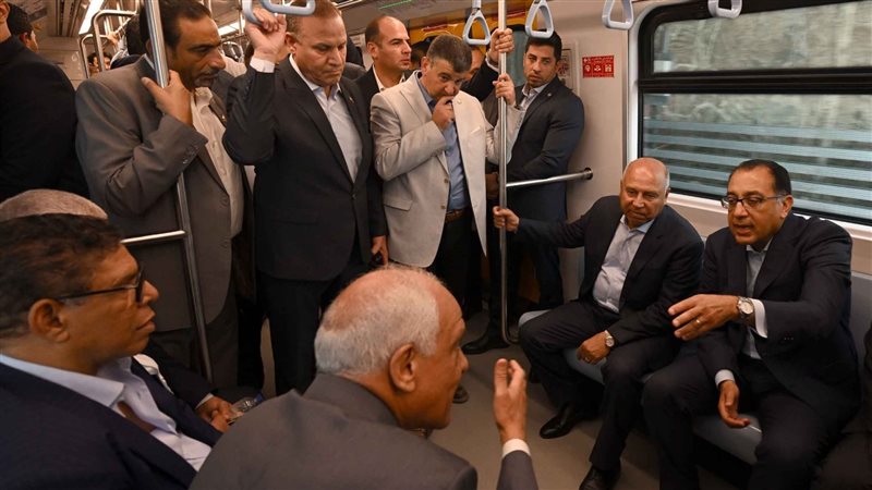 مدبولي يستقل المترو