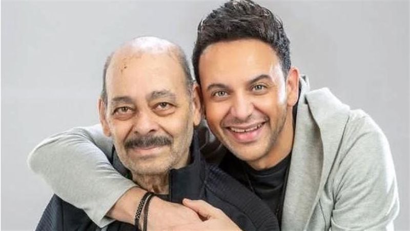 مصطفى قمر ووالده،