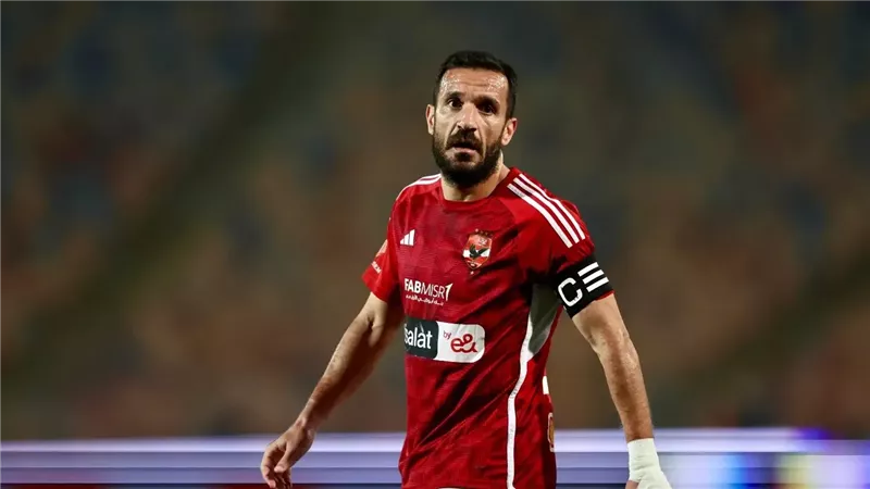 علي معلول لاعب الأهلي،