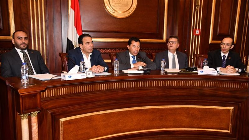 وزير الشباب باجتماع