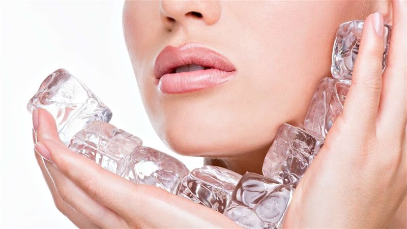 فوائد الثلج للبشرة،