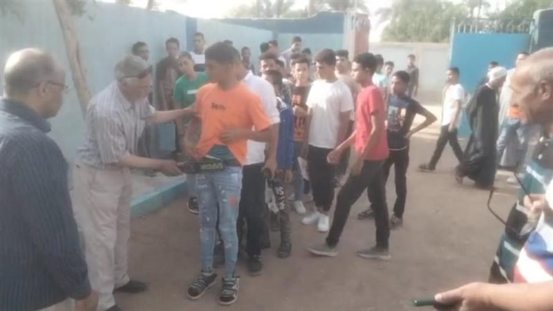 تفتيش طلاب الإعدادية