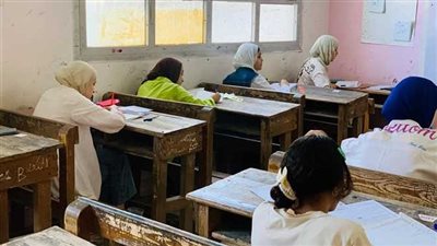 أولياء أمور طلاب الإعدادية بالإسكندرية يكتشفون خطأين في امتحان الجبر المتداول، والتعليم ترد