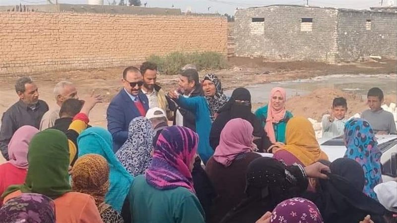 جانب من عمليات التوزيع،