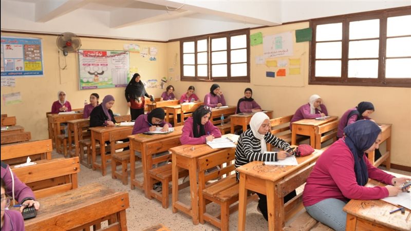طلاب الشهادة الإعدادية