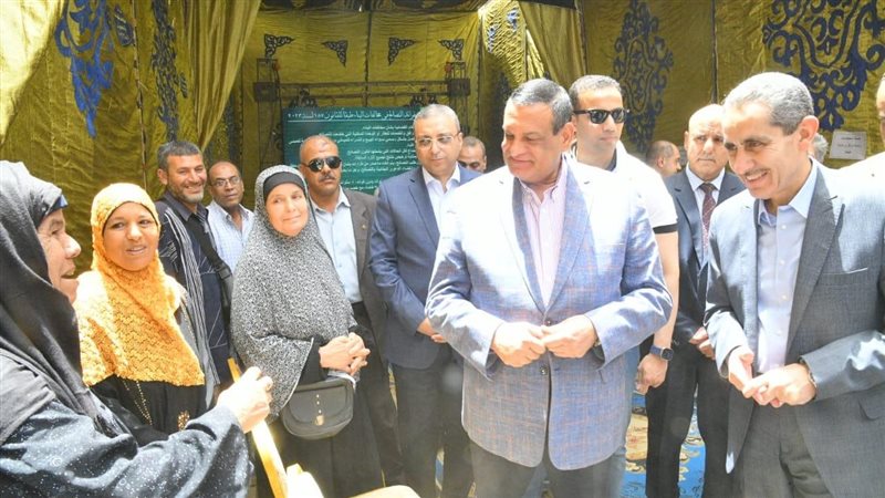 وزير التنمية المحلية،