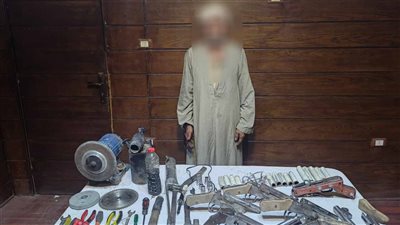 أمن سوهاج يضبط ورشة لتصنيع السلاح بطما 