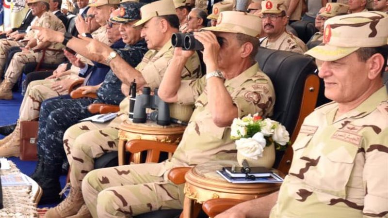 وزير الدفاع خلال