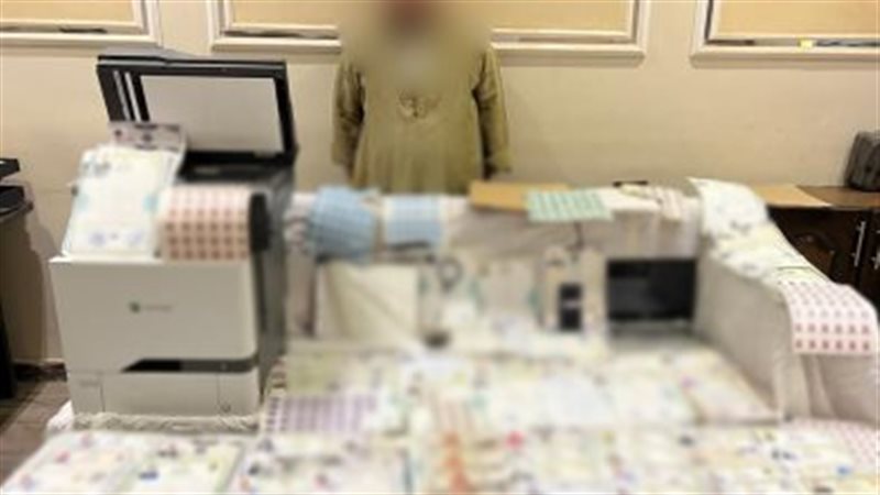ضبط عامل لتزوير الشهادات