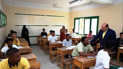 محافظ أسوان يتابع انطلاق ماراثون امتحانات الدبلومات الفنية