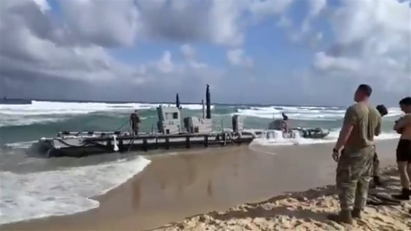 لحظة انهيار رصيف