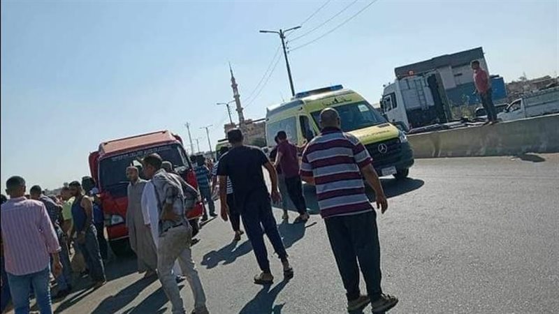 إصابة 4 إثر انقلاب