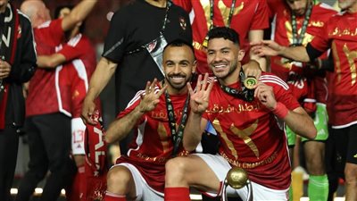 لاعبو الأهلي يحتفلون بتيشيرت رقم 12 بعد الفوز أمام الترجي (صور)