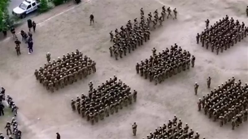 حشود الجيش والشرطة