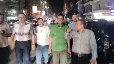محافظ الشرقية يتفقد تركيب الإنترلوك بمنشية السادات في الزقازيق 