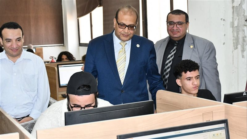 جانب من متابعة الدكتور