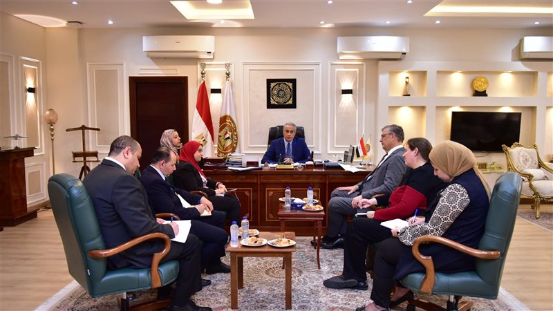 حسن شحاتة وزير العمل،