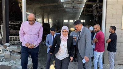 السيطرة على حريق مصنع في بدر دون إصابات، ورئيسة التنمية الصناعية تتفقد الموقع