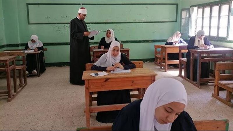 طلاب القسم الأدبي