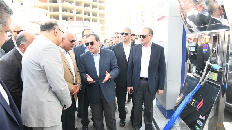 وزير البترول خلال