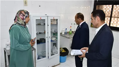 رئيس جامعة القناة يُؤكد توافر الأطقم الطبية داخل عيادات الكليات خلال الامتحانات (صور) 