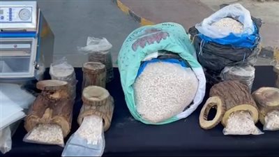 إرسال 2 كيلو كبتاجون حاولت سيدتان تهريبهما بمطار القاهرة إلى المعمل الكيماوي