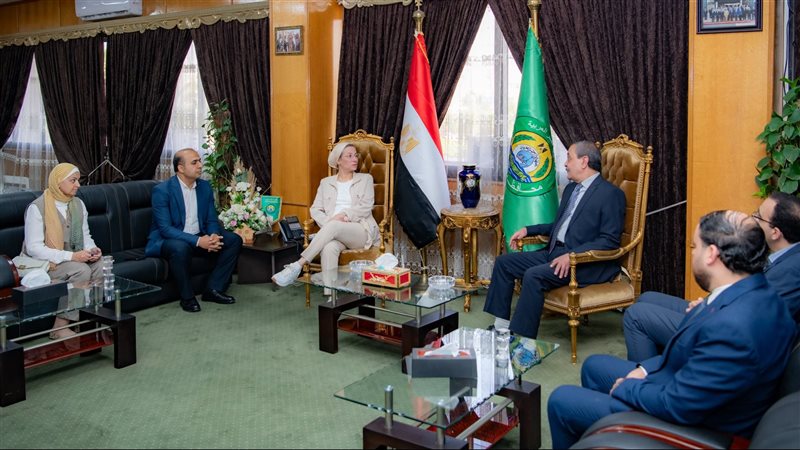 وزيرة البيئة ومحافظ
