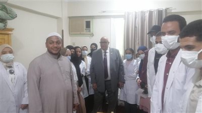 رئيس جامعة الأقصر يتفقد القافلة الطبية المجانية في الساحة الرضوانية